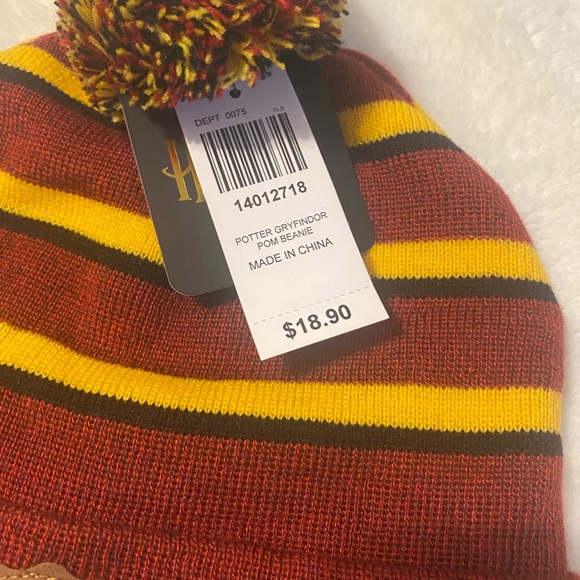 Harry Potter Beanie Hat - Picture 5 of 6